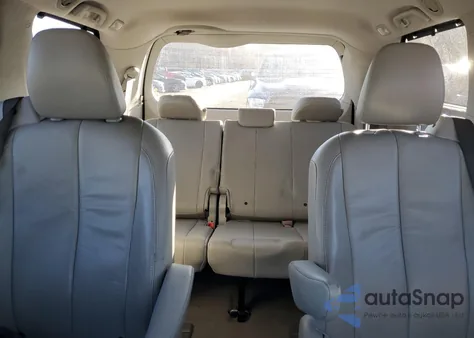 2013 Toyota Sienna Xle z USA, uszkodzony, nr VIN 5TDDK3DC1DS065198